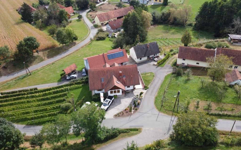 Ferienwohnung Weinhof Gästehaus Radl Klöch Exterior foto