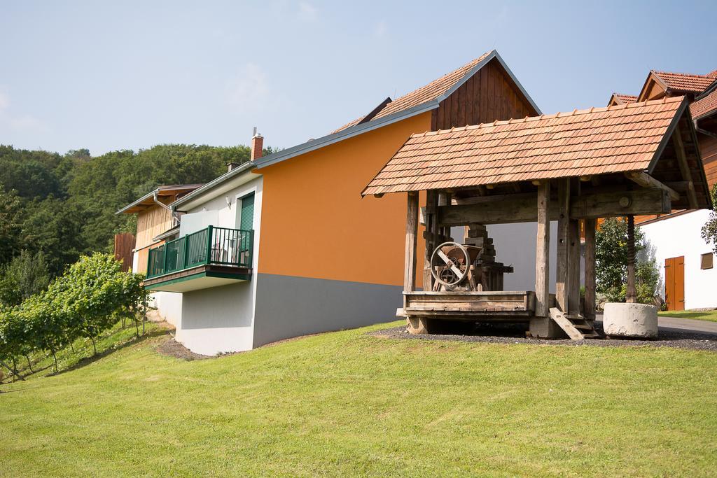 Ferienwohnung Weinhof Gästehaus Radl Klöch Exterior foto