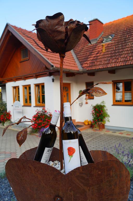 Ferienwohnung Weinhof Gästehaus Radl Klöch Exterior foto